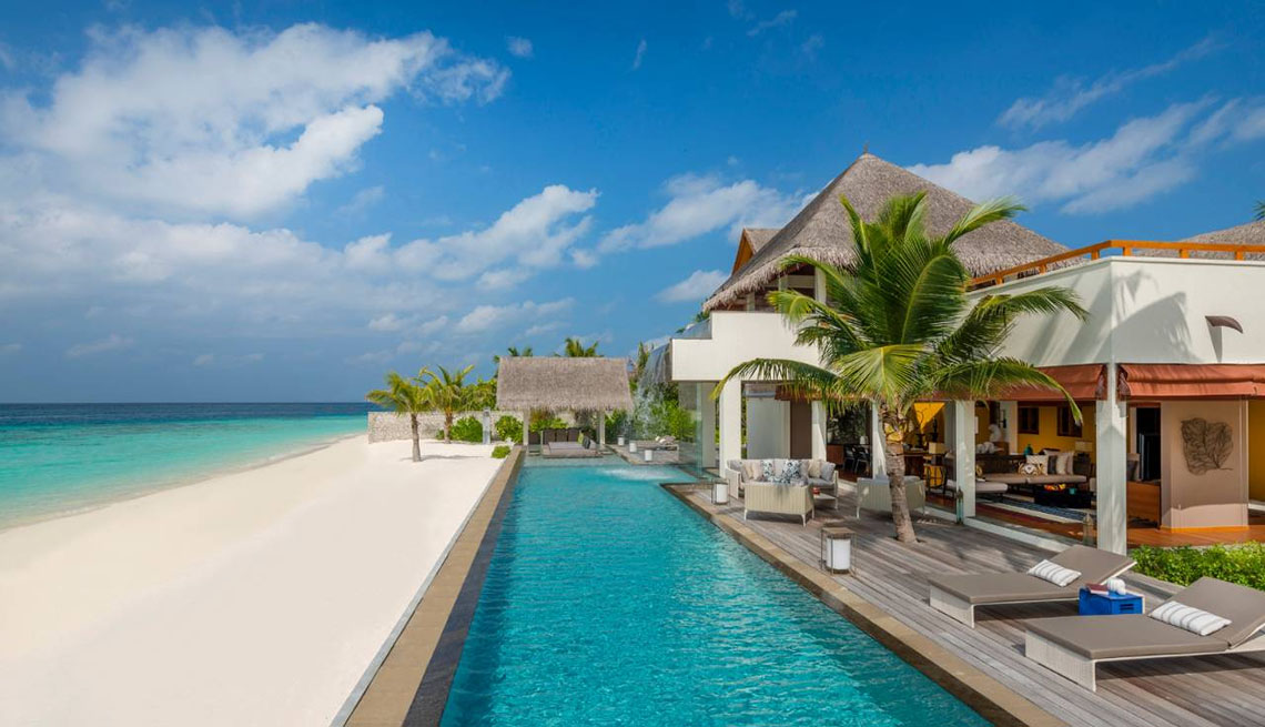 Four Seasons Resort Maldives at Landaa Giraavaru
