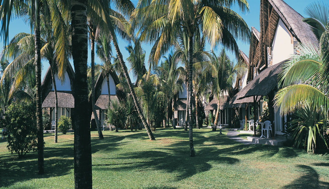 La Pirogue Resort & Spa